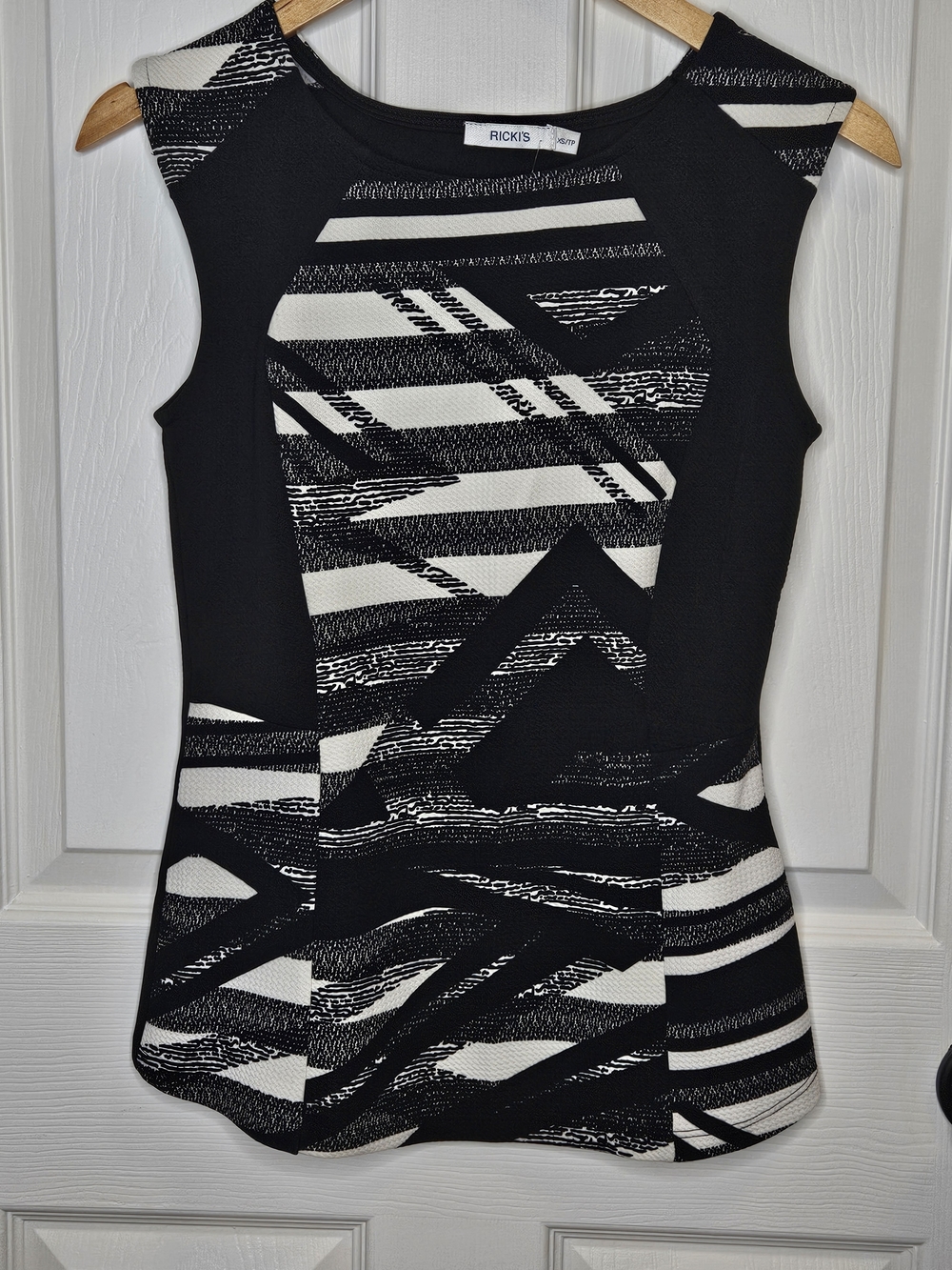 NWT Ricki's Black White Patterned Sleeveless Top Size XS Summer